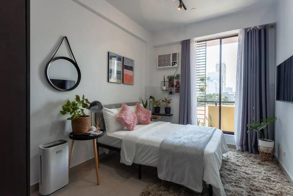 Nature Inspired Studio Suite Near Edsa Greenfield Manila Apartment