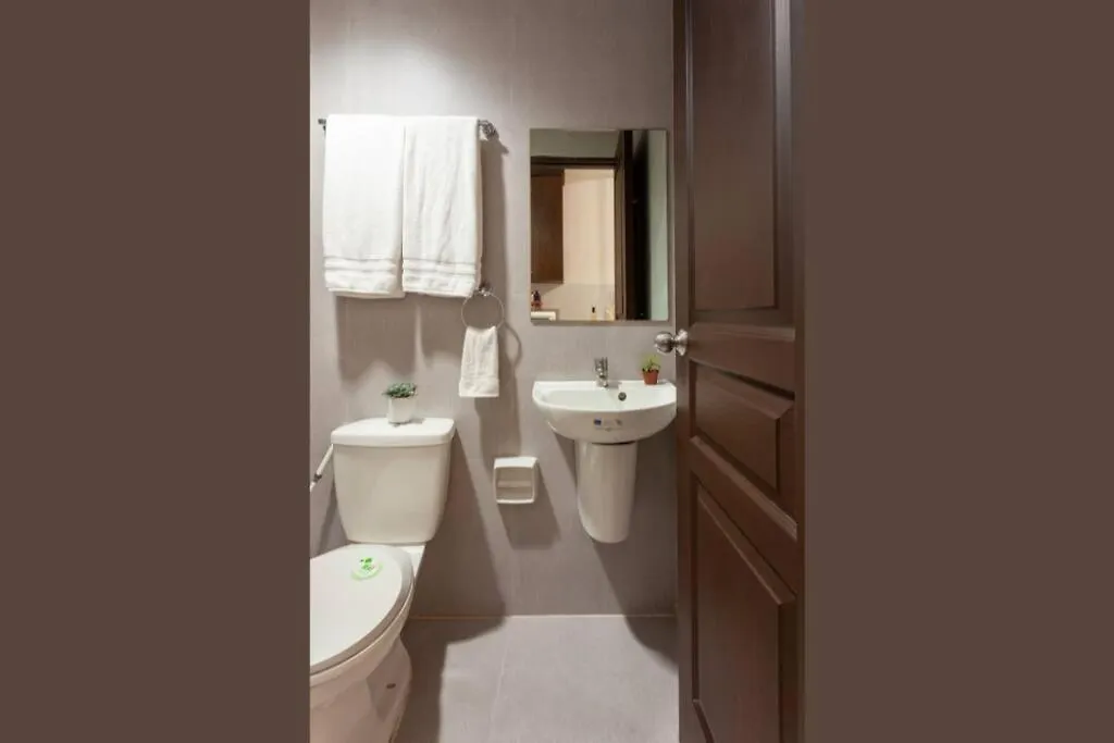 Nature Inspired Studio Suite Near Edsa Greenfield Manila Apartment