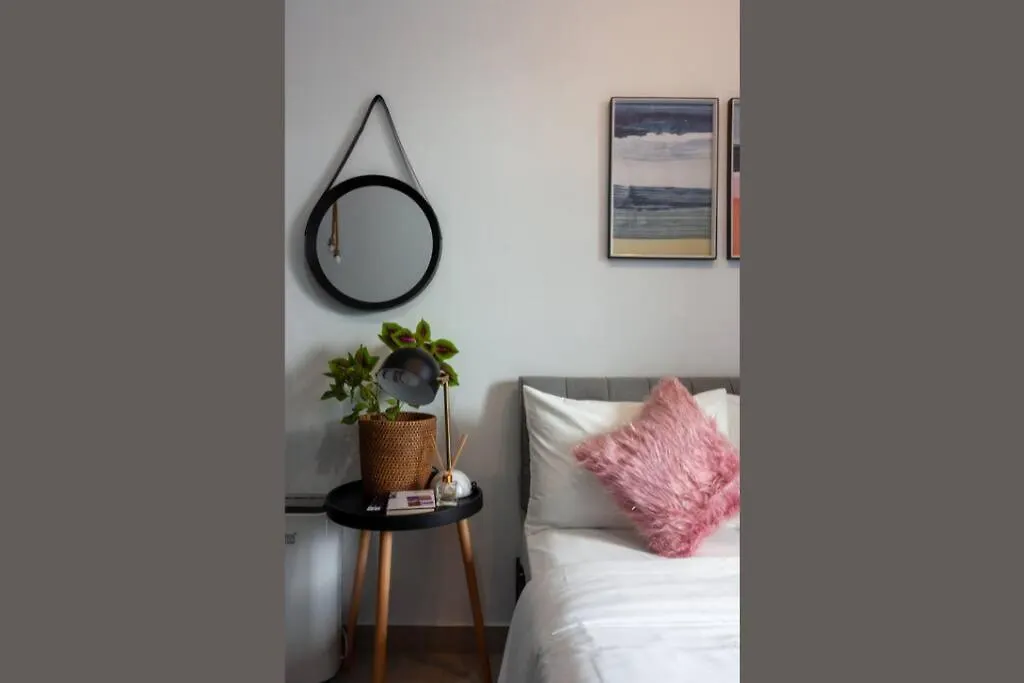 Nature Inspired Studio Suite Near Edsa Greenfield 마닐라