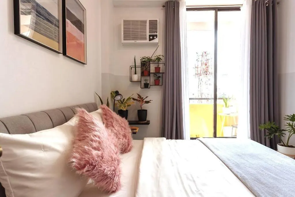 Nature Inspired Studio Suite Near Edsa Greenfield 마닐라
